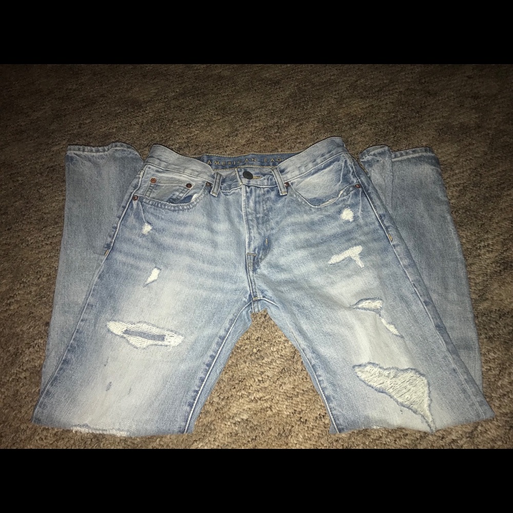 NWOT American eagle distressed jeans